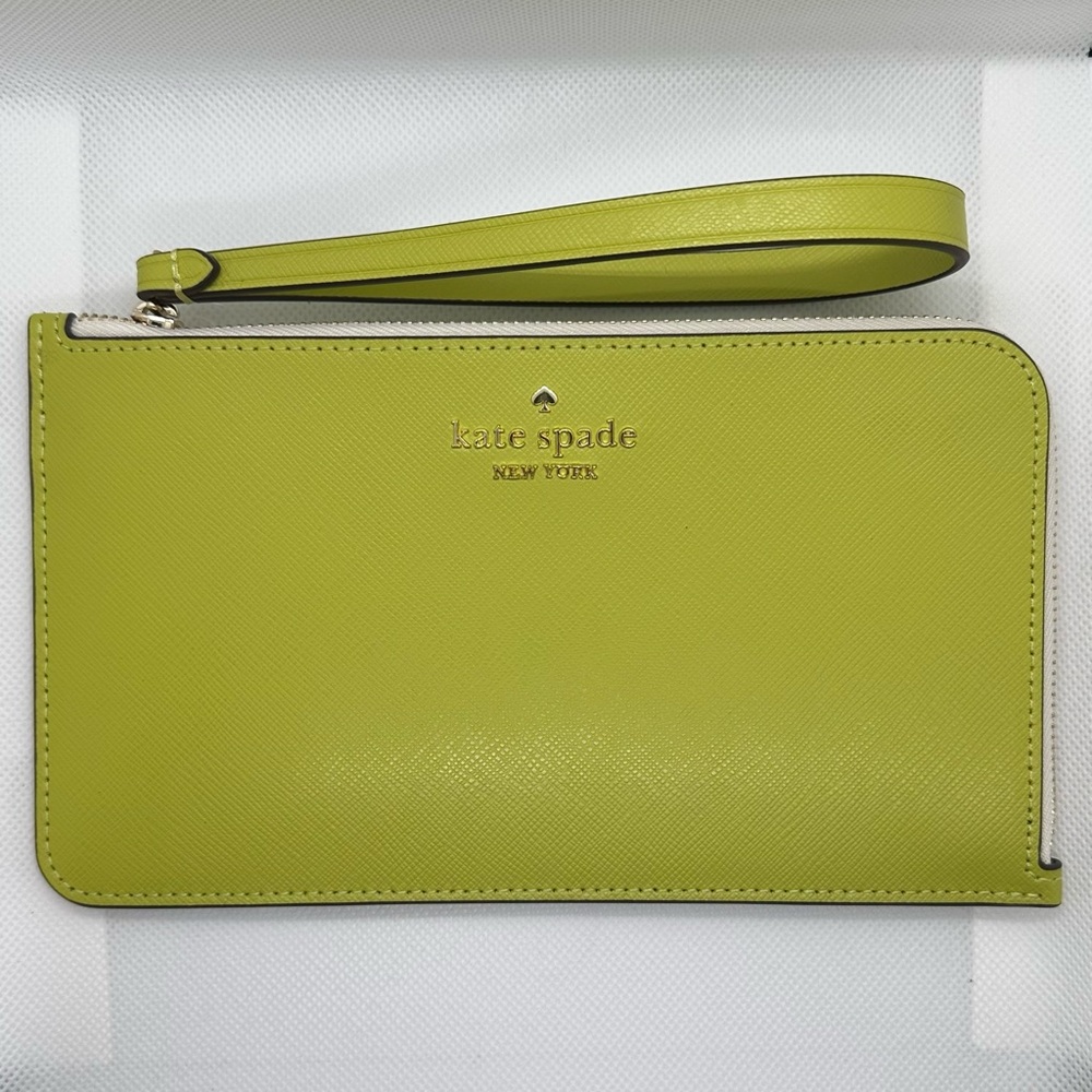 NWT. Kate Spade Lucy Bicolor Saffian Medium L Zip Wristlet.